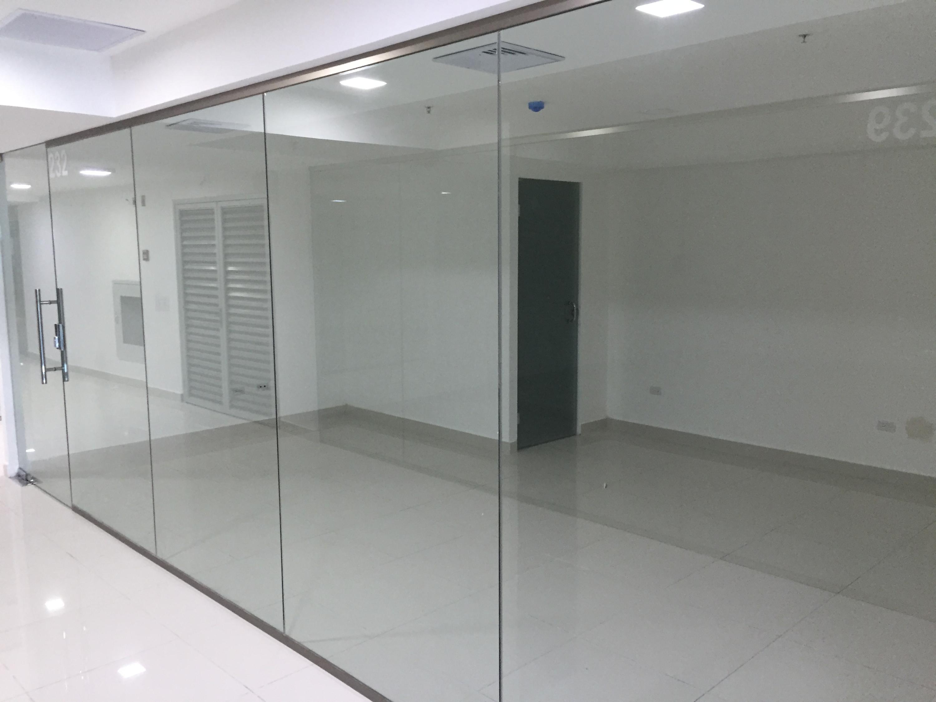 Alquilo centrica y amoblada oficina, 38mts, avenida balboa, cp162042