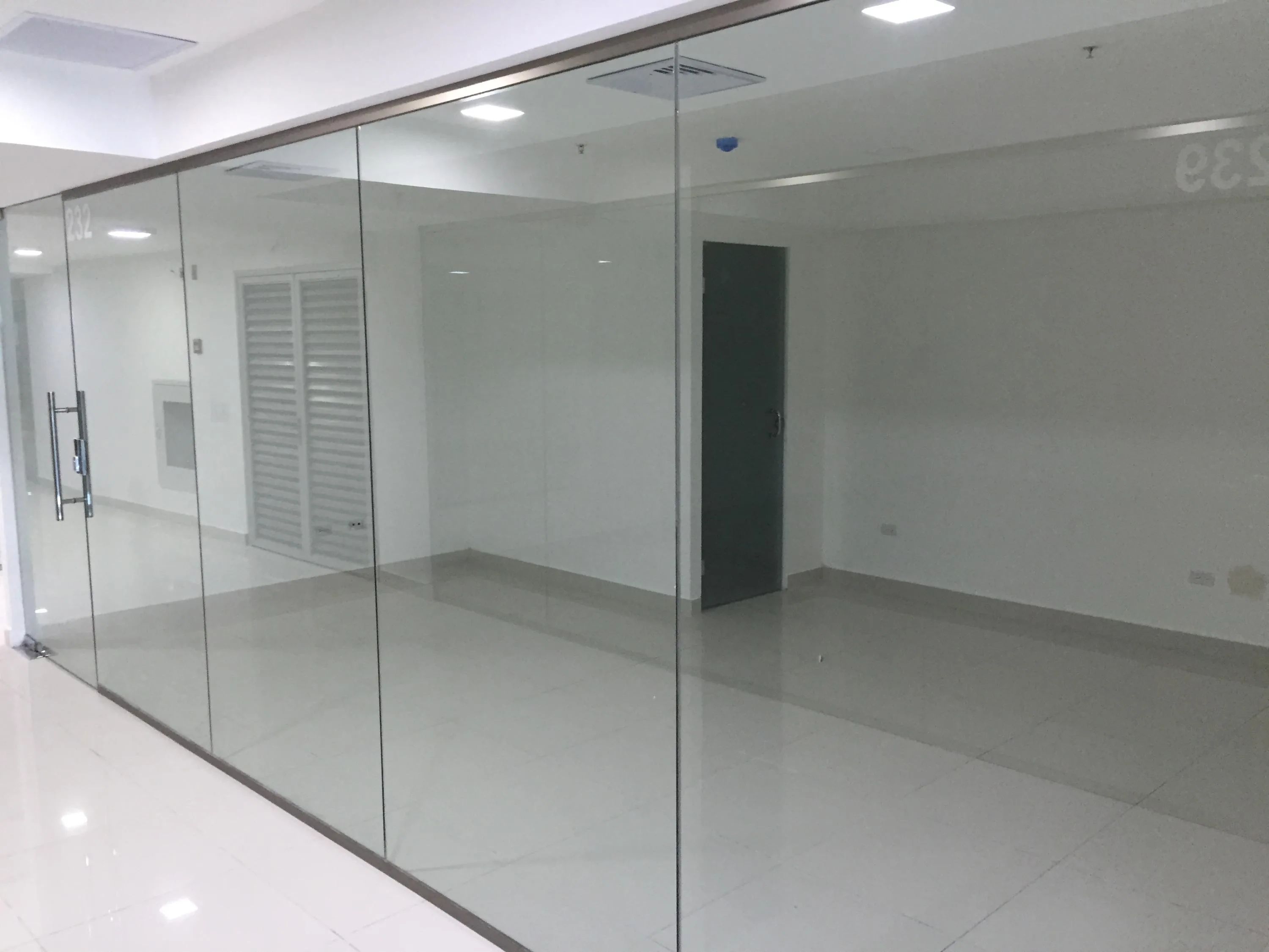 Alquilo centrica y amoblada oficina, 38mts, avenida balboa, cp162042 — 4