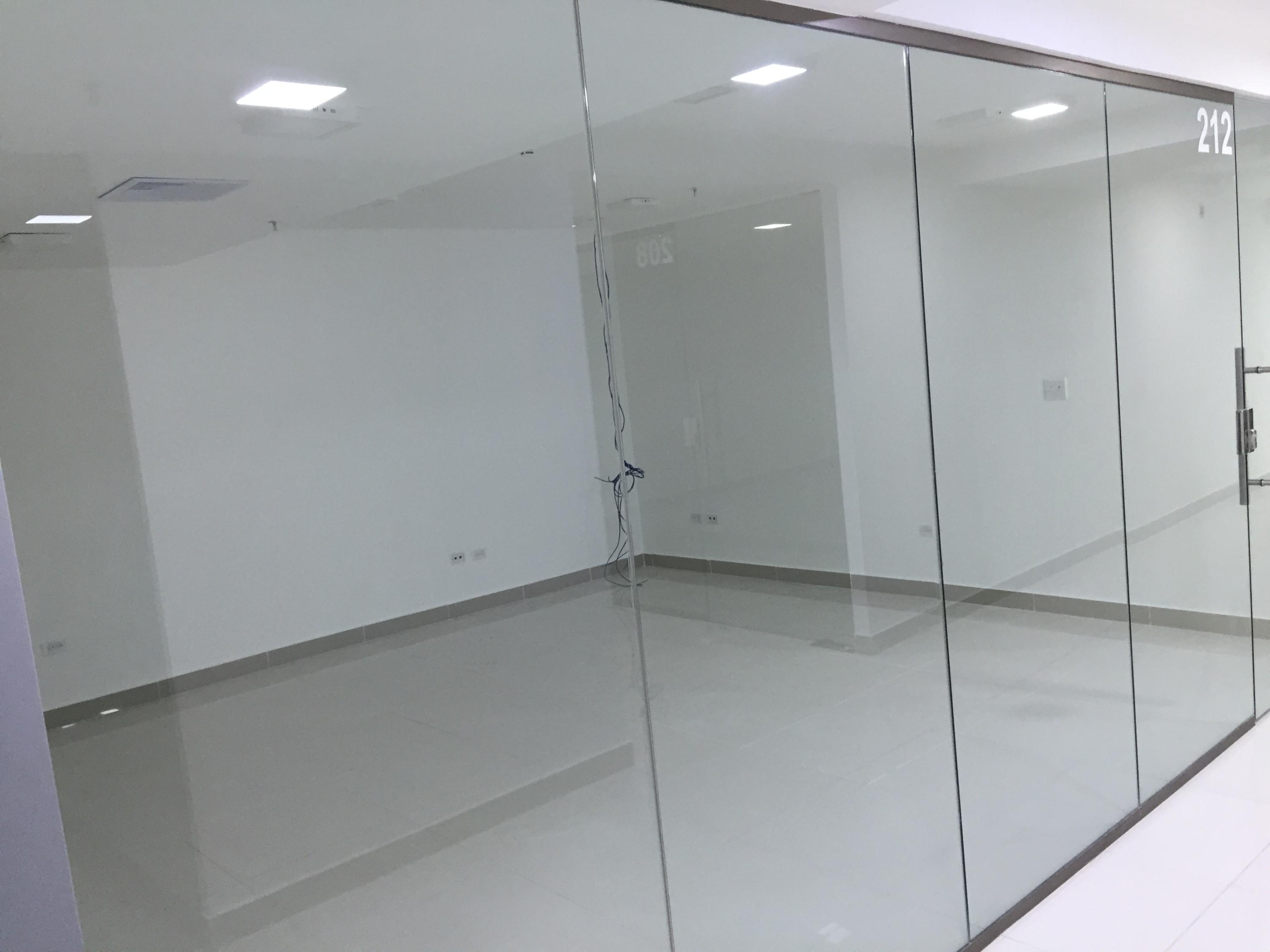 Alquilo centrica y amoblada oficina, 38mts, avenida balboa, cp162042