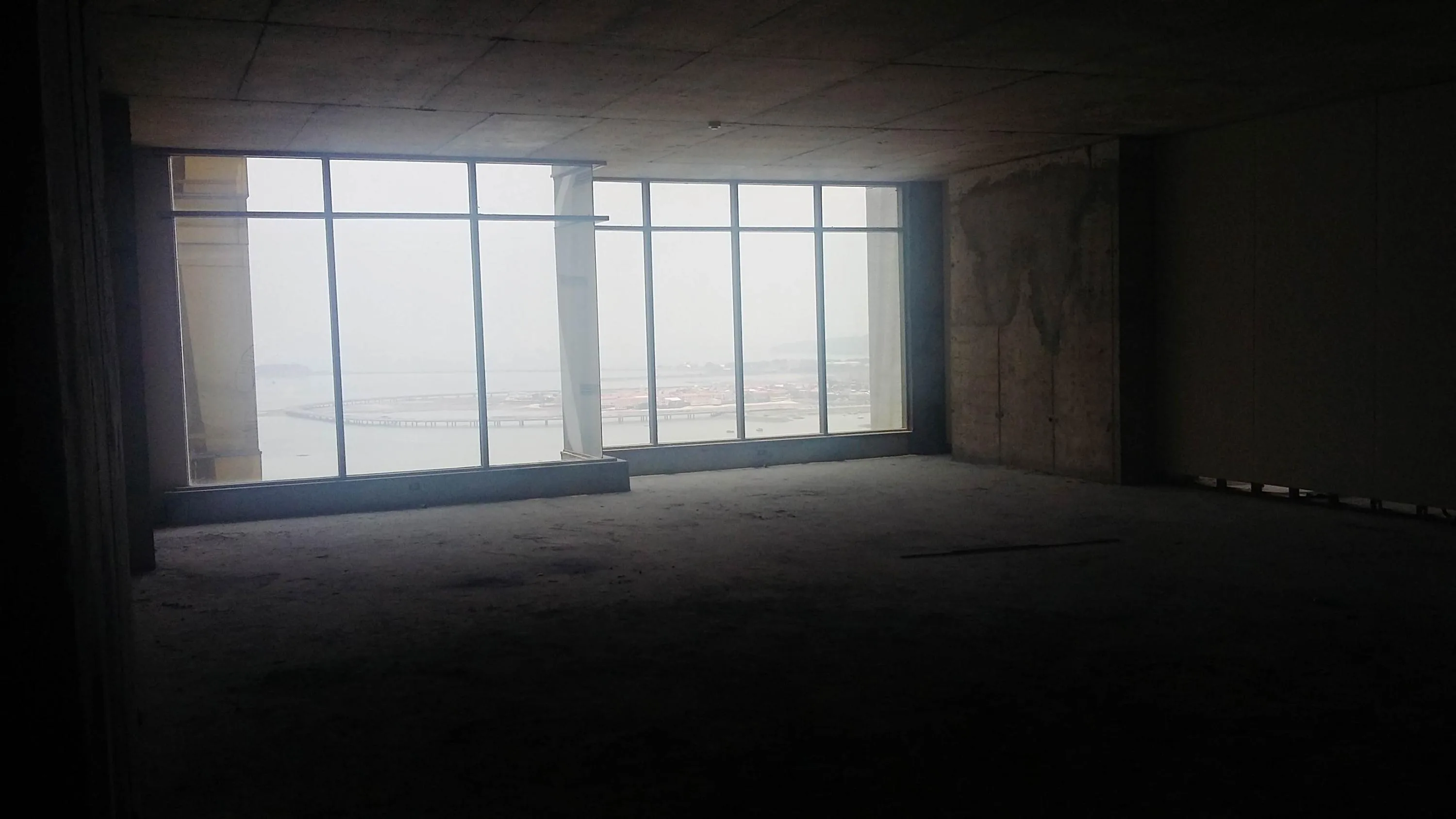 Alquilo amplia  oficina de 140mts, torre bicsa, avenida balboa  — 2