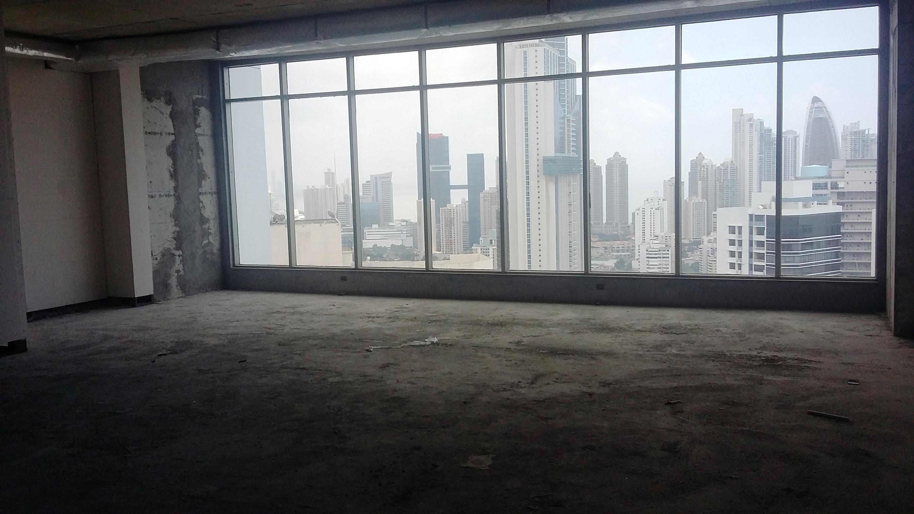 Alquilo amplia  oficina de 140mts, torre bicsa, avenida balboa 