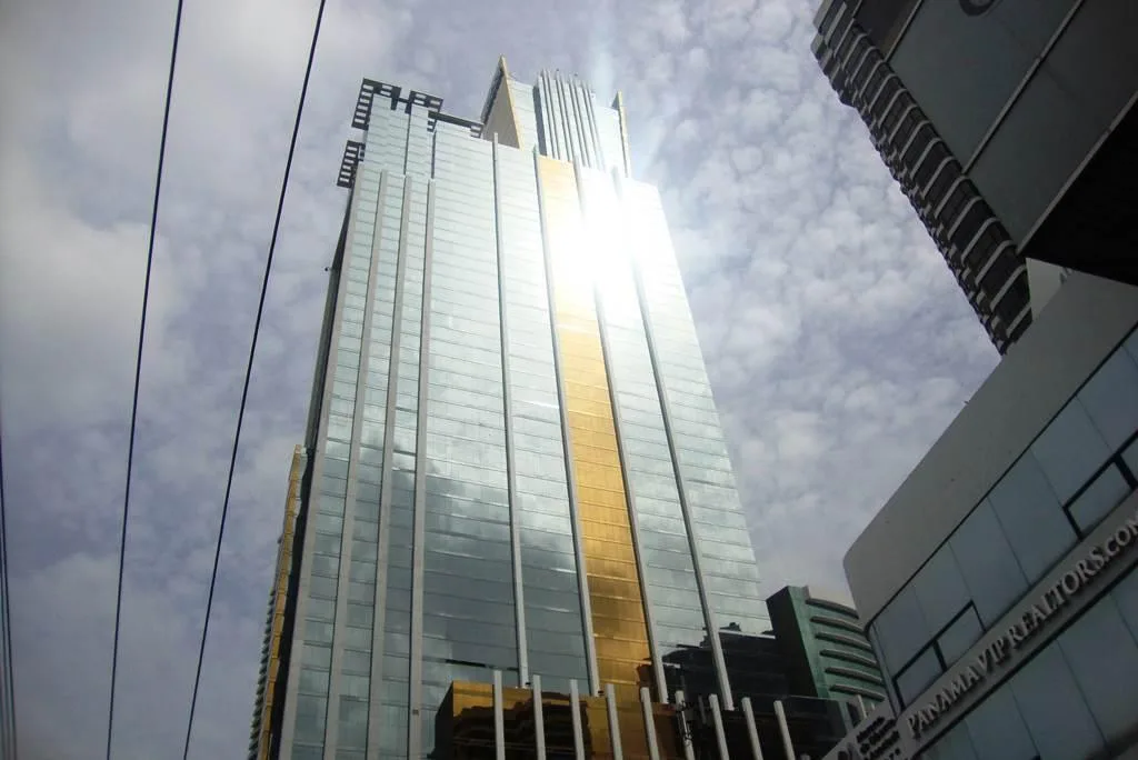 Alquilo amplia  oficina de 140mts, torre bicsa, avenida balboa  — 4