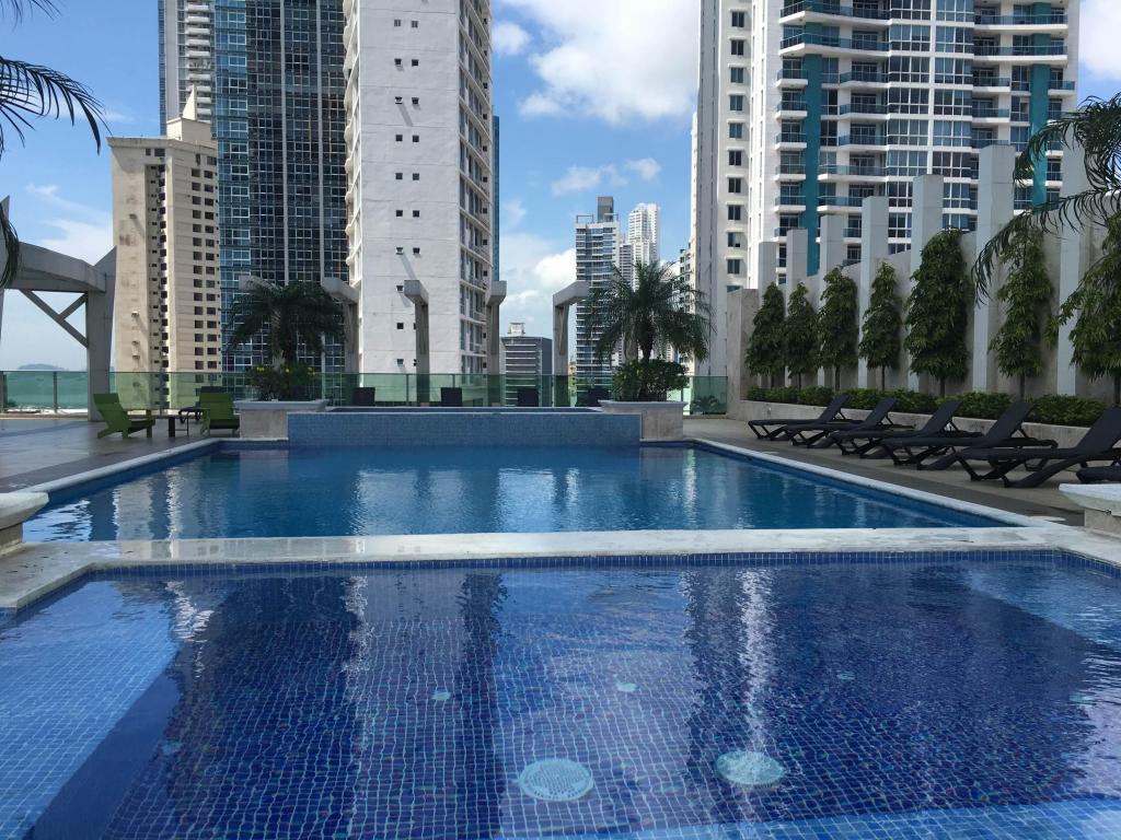 Espectacular apartamento en alquiler en av. balboa - jg mls#17-1075