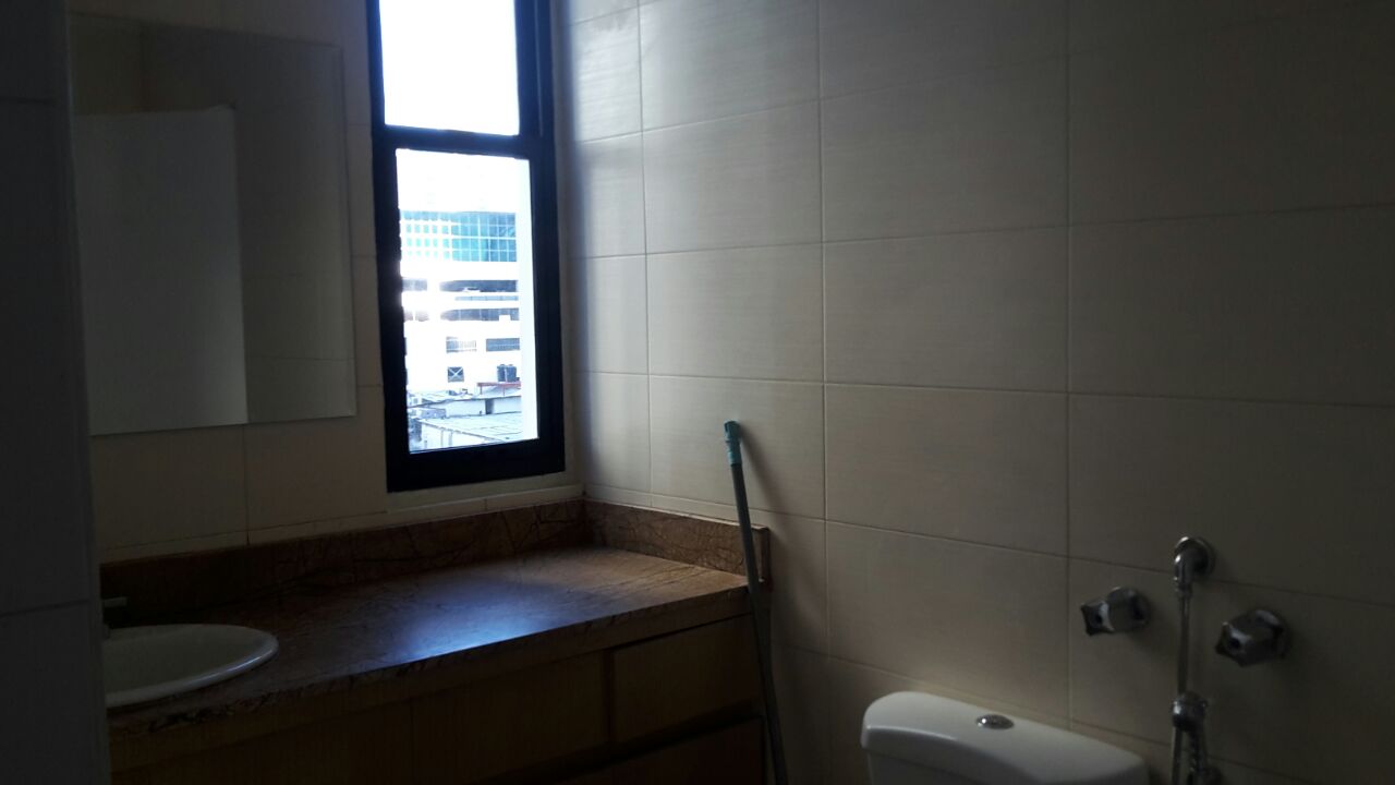 Ave balboa. rent 1 bed 1 bath. $ 1,000