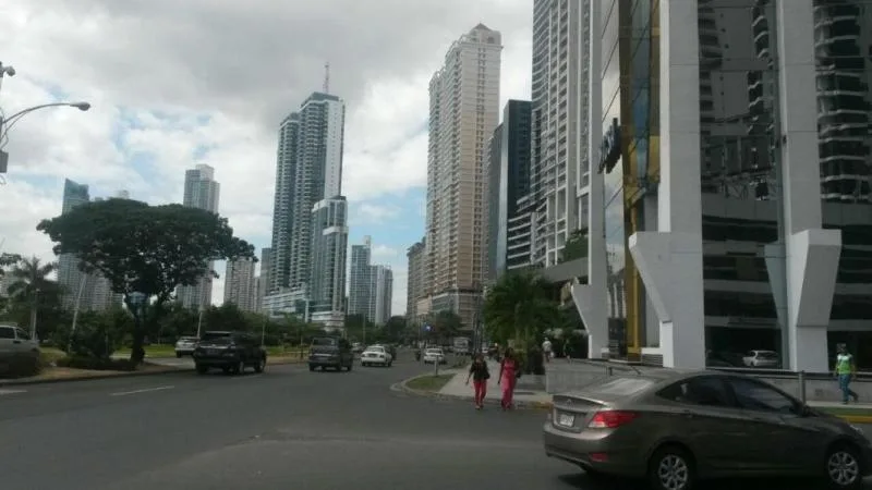 Imponentes oficinas en venta 16-973 en panama avenida balboa lha — 2