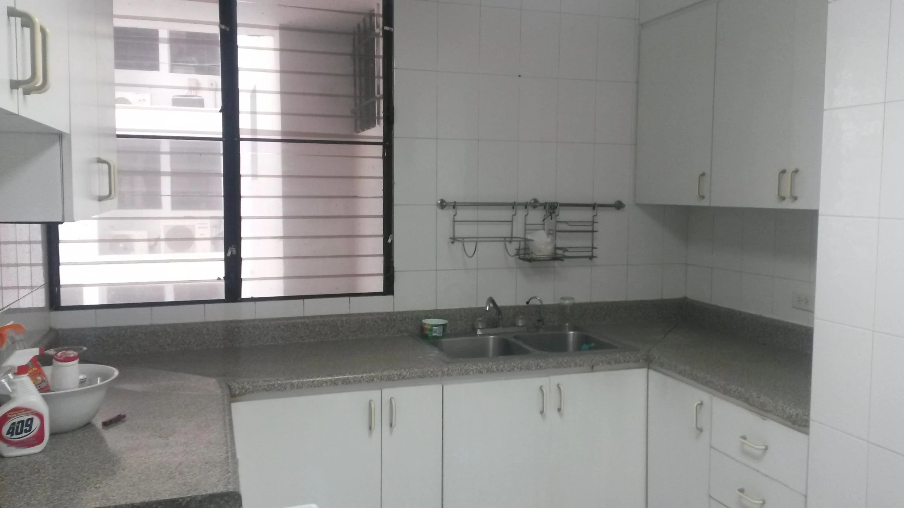 Alquilo amplio apartamento amoblado, vista al mar, avenida balboa — 5