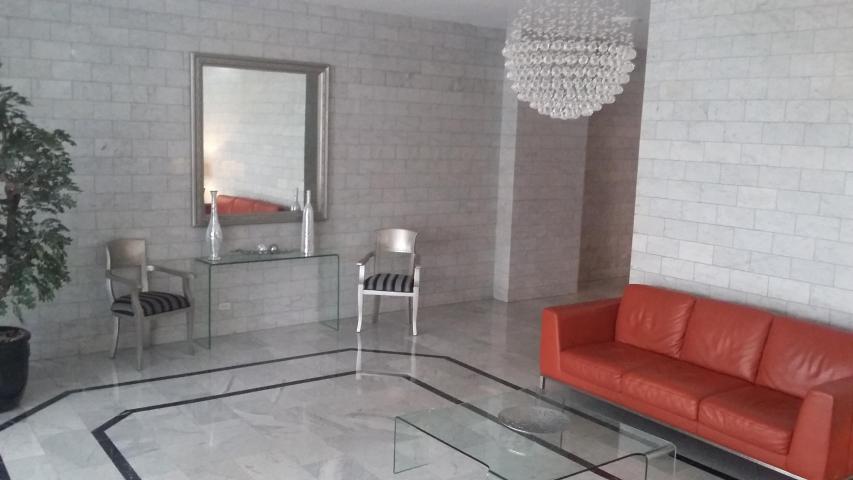 Alquilo aparamento coral reef 98 mts2, av. balboa, dar