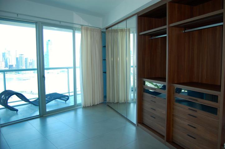 Apartamento en venta 216.77m2, avenida balboa mls17-1203.rtq