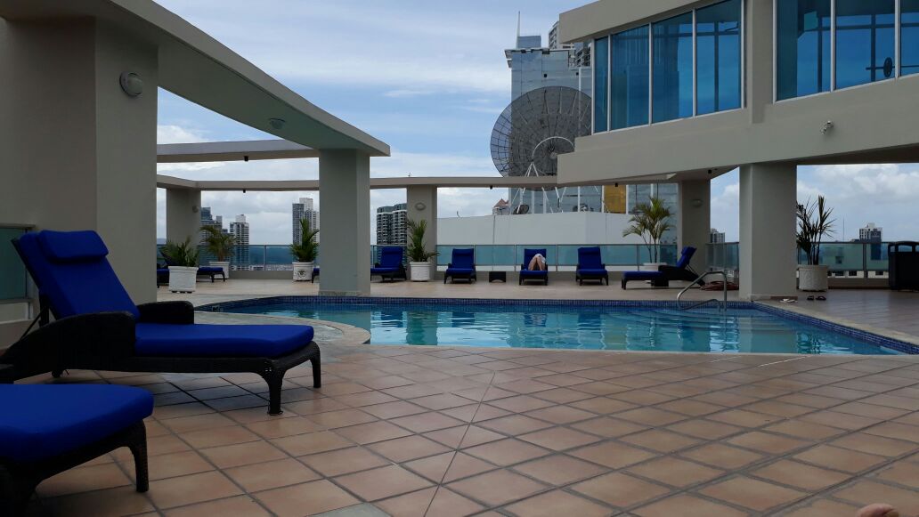 Se vende apartamento amoblado frente al mar