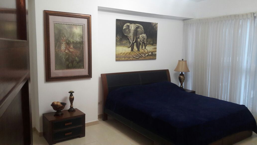 Se vende apartamento amoblado frente al mar