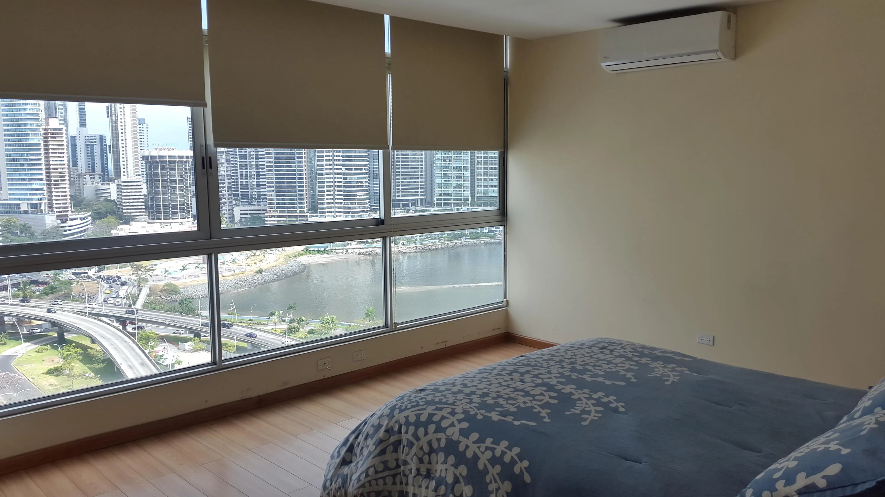 Alquilo amplio apartamento amoblado, vista al mar, avenida balboa — 5