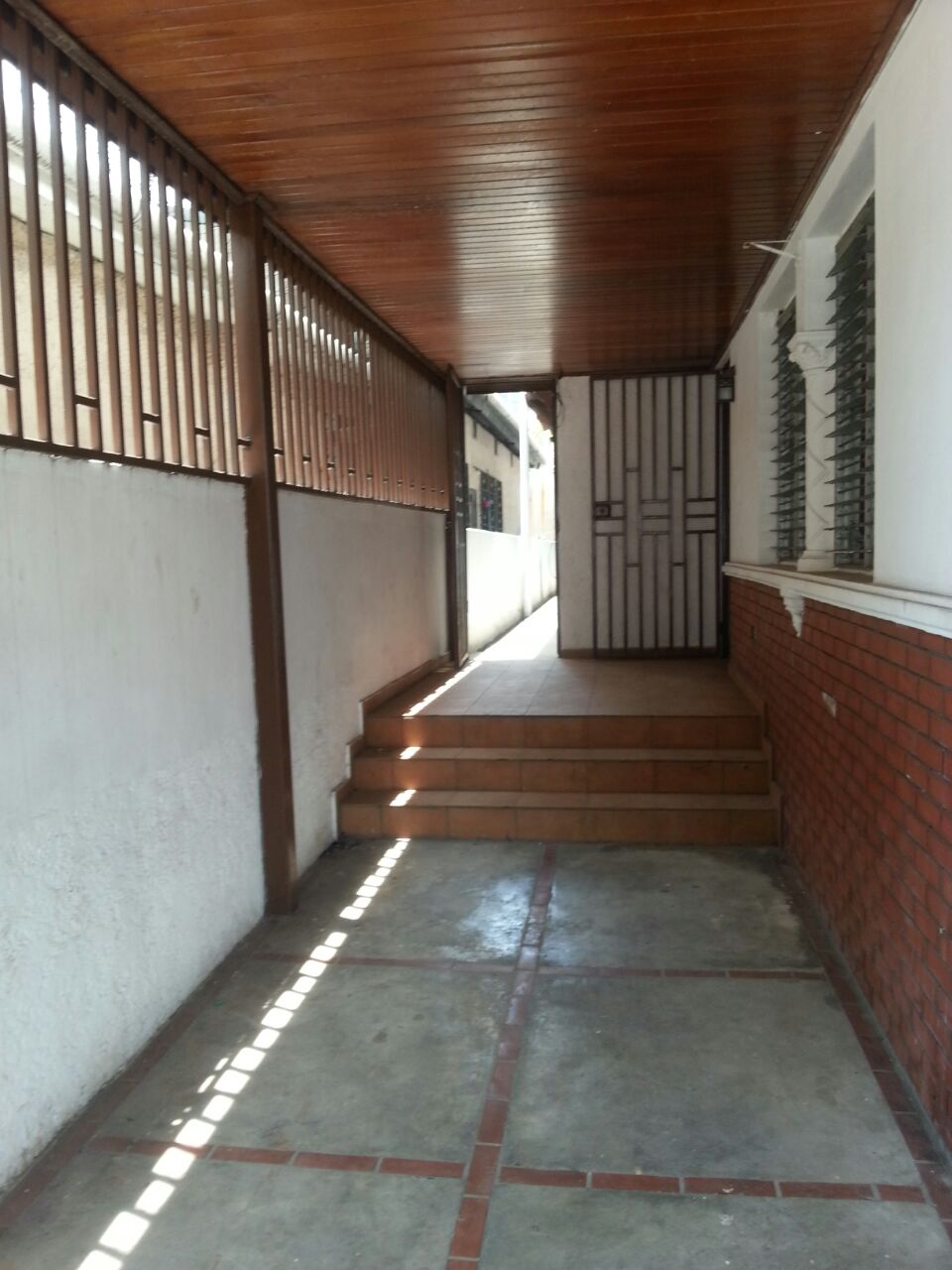 Se alquila o se vende casa para vivir u oficina