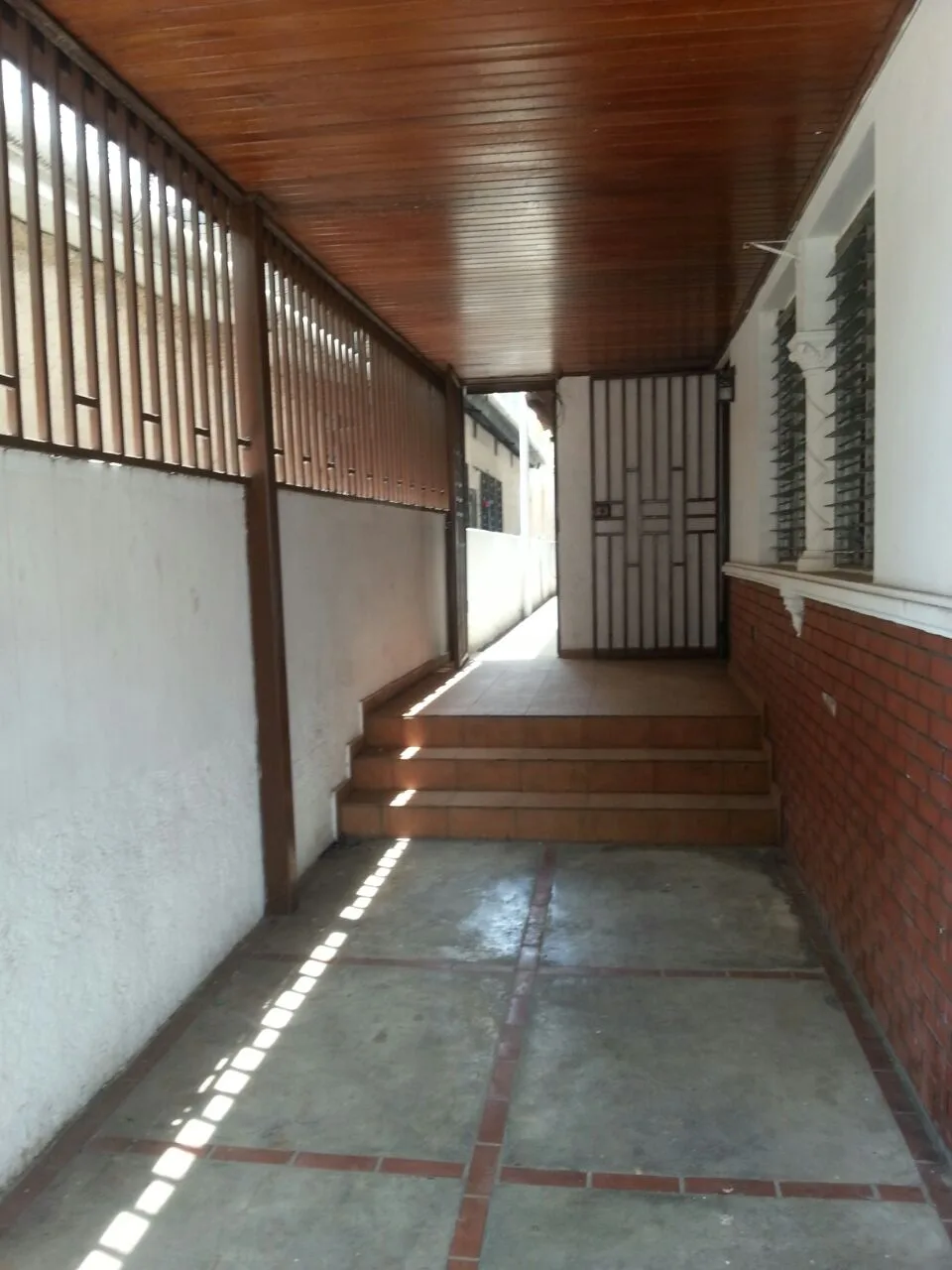 Se alquila o se vende casa para vivir u oficina — 4