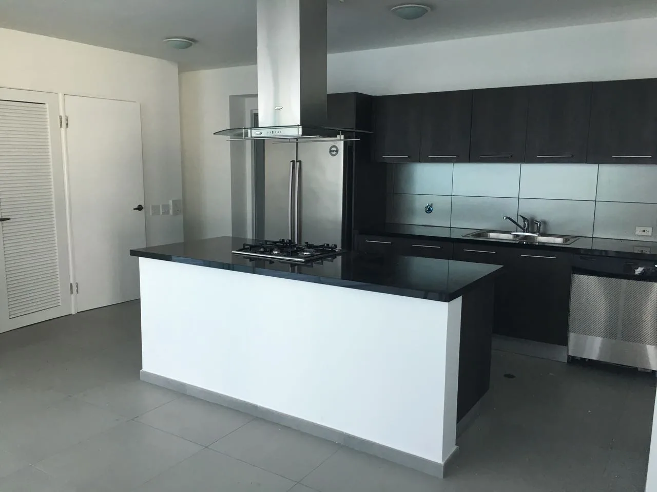 Alquilo apartamento amoblado ave balboa yacht club 2 recamaras id 6403 — 4