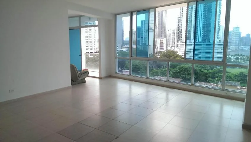  espectacular apartamento en avenida balboa che2223 — 2