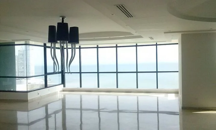 Apartamento en la torre miramar, av. balboa (id 10831)  — 2