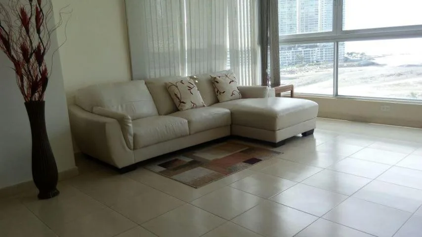  alquiler de apartamento totalmente amoblado — 3