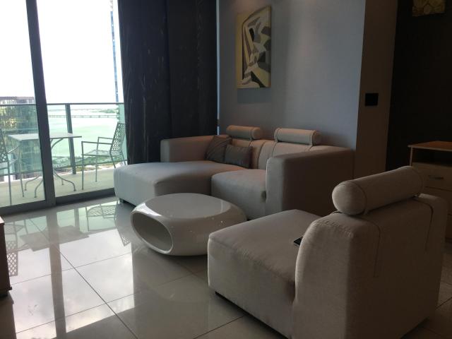 17-981. for rent exclusive apartment in avenida balboa. mh