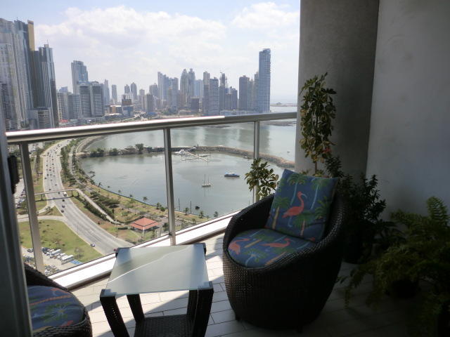 17-880 luxurious apartment in yacht club, av. balboa. mh