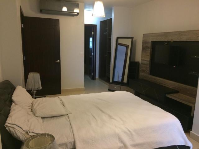 17-1741. se alquila bello apartamento en ph rivage, av. balboa. mh