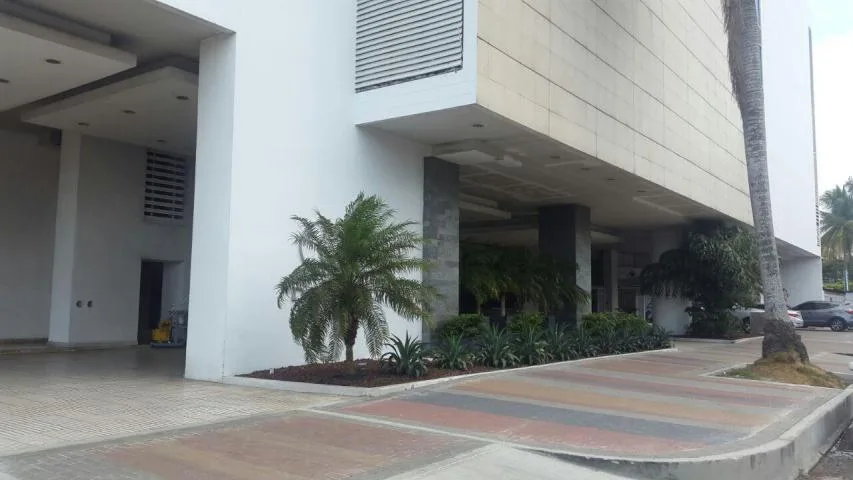 Local comercial en alquiler 225m2 avenida balboa mls17-1789.rtq — 3