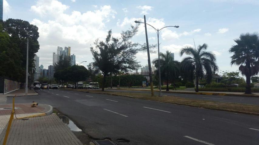 commercial space for rent 225m2 avenida balboa mls17-1789.rtq
