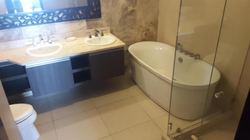 Alquilo apartamento en avenida balboa