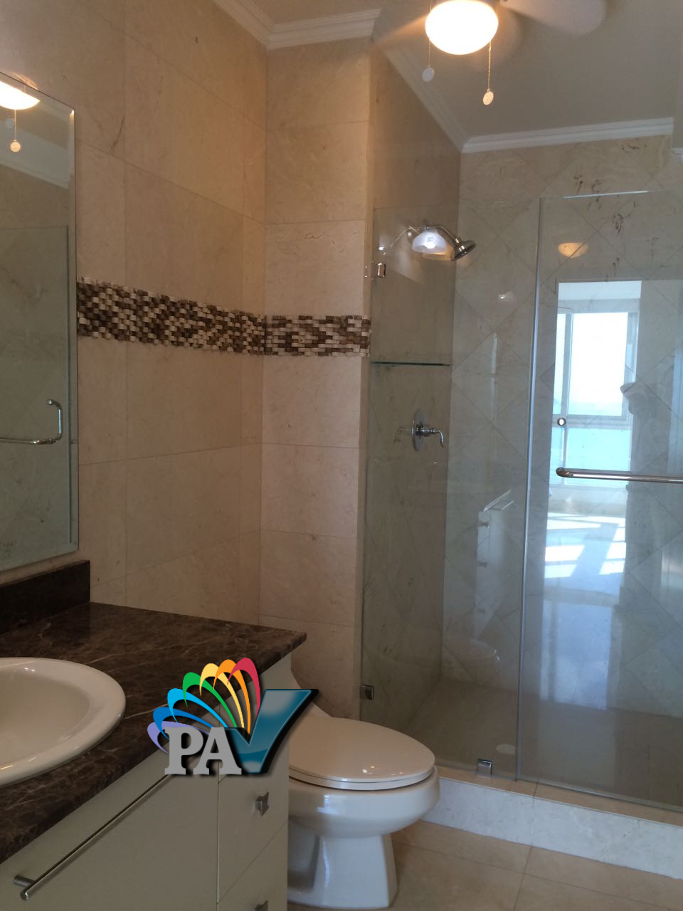 Alquilo apartamento amoblado en ave balboa en $2100