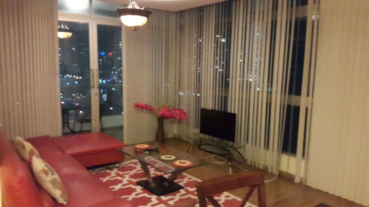 Bello , amoblado apartamento en alquiler ave balboa — 2