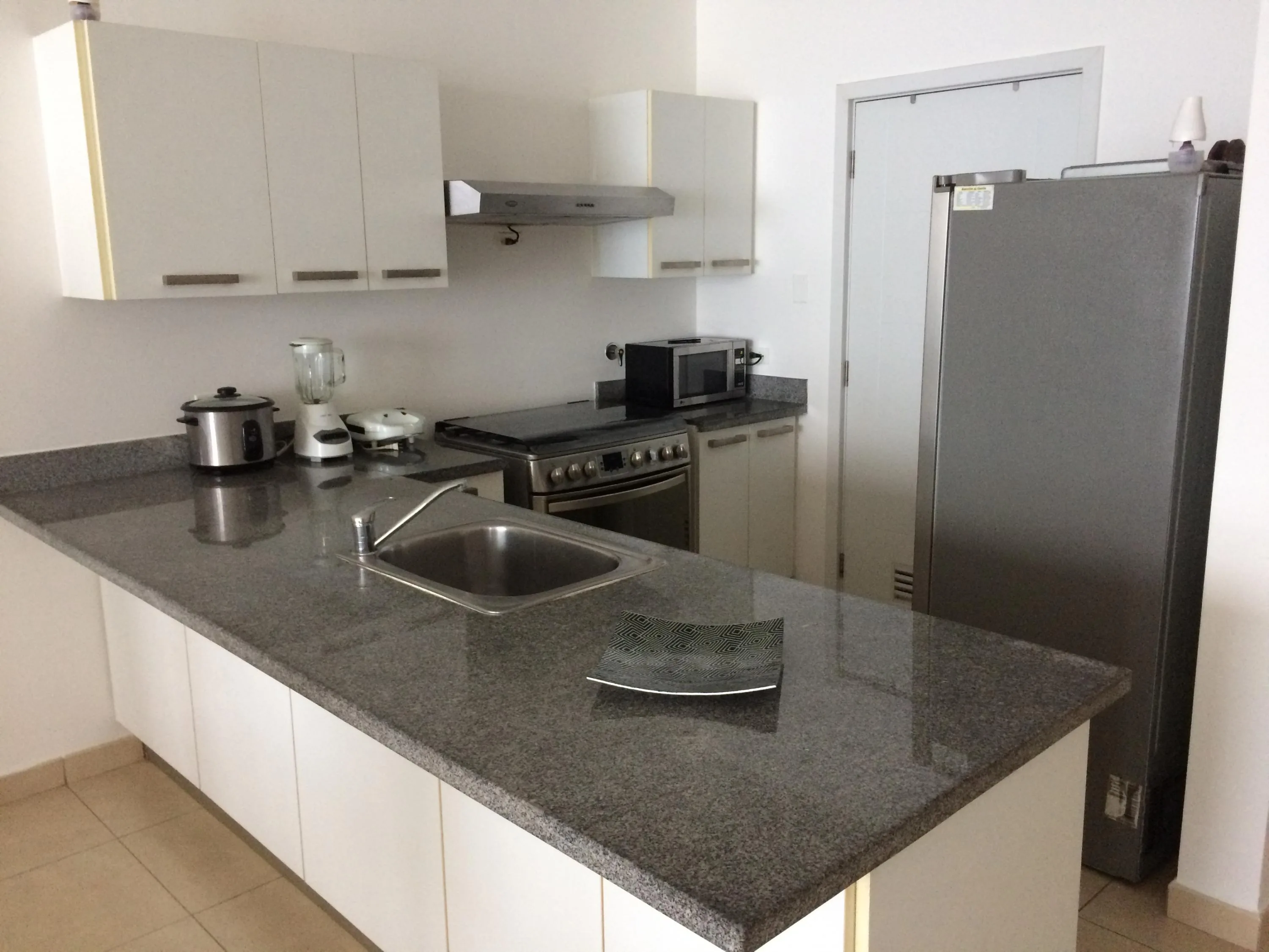 Se alquila apartamento avenida balboa vista al mar 2 recamaras amoblado cp172840 — 2