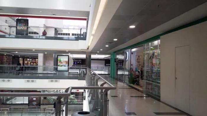 Amplio local en alquiler en el multicentro, 17-1981 nbh  — 4