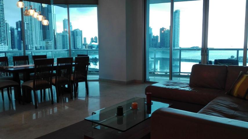 ofrecemos espectacular apartamento en alquiler en la av balboa 