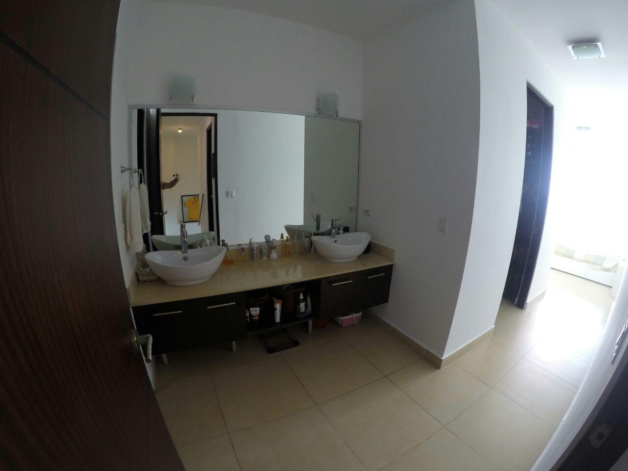 Alquilo apartamento duplex tipo loft, amoblado, avenida balboa