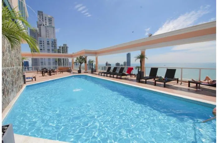 Vista del mar en la av. balboa (id 11016) — 4