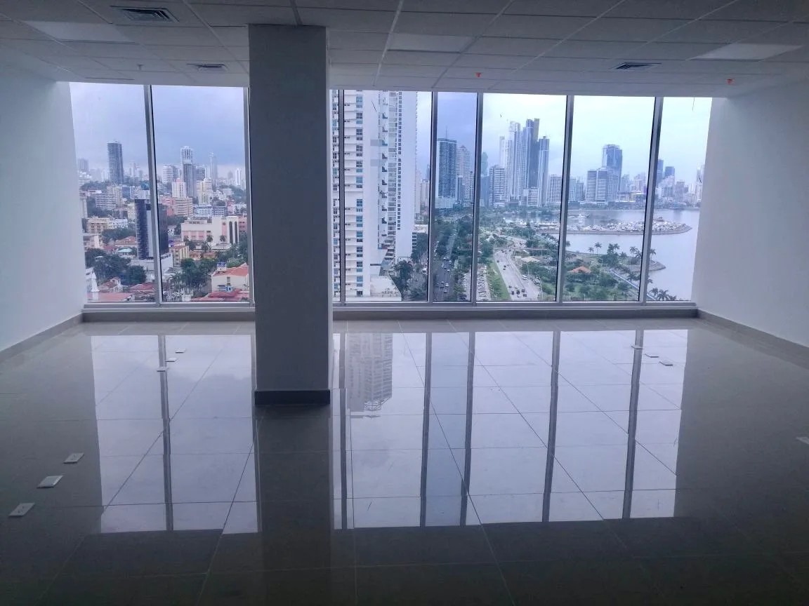 Excelente oficina en alquiler en av. balboa - jg mls 17-3623 — 3