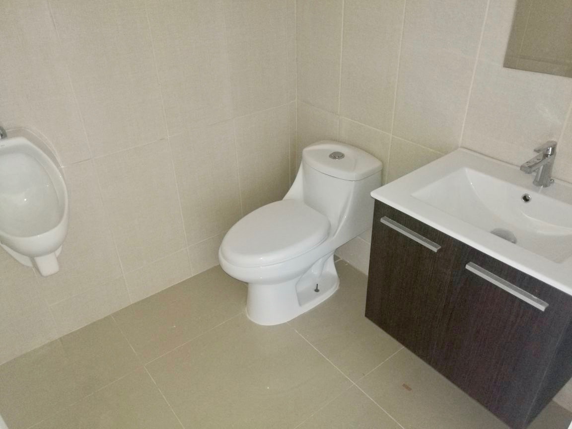 Se alquila oficina a estrenar en av. balboa - jg mls 17-3625