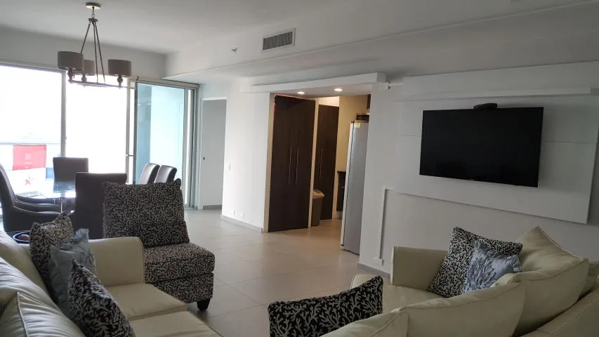 Se vende amplio e iluminado apartamento en la avenida balboa — 2
