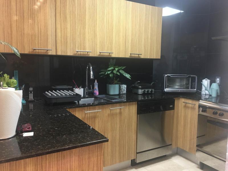 17-3590. esplendido apartamento amoblado en av. balboa. mh
