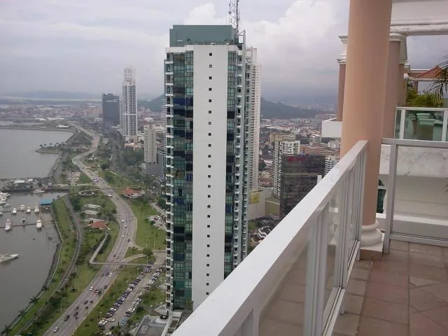 Excelente apartamento en venta en ph vista del mar en avenida balboa,  — 2