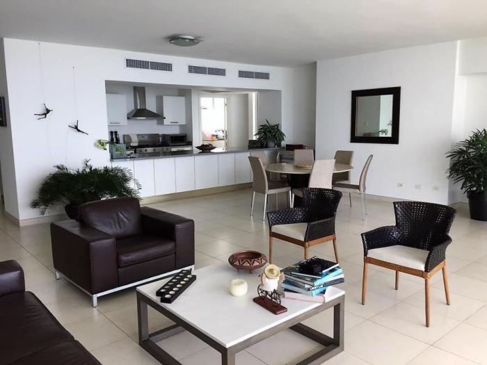 Beautiful apartment for sale in ph waters on the bay in avenida balboa, 