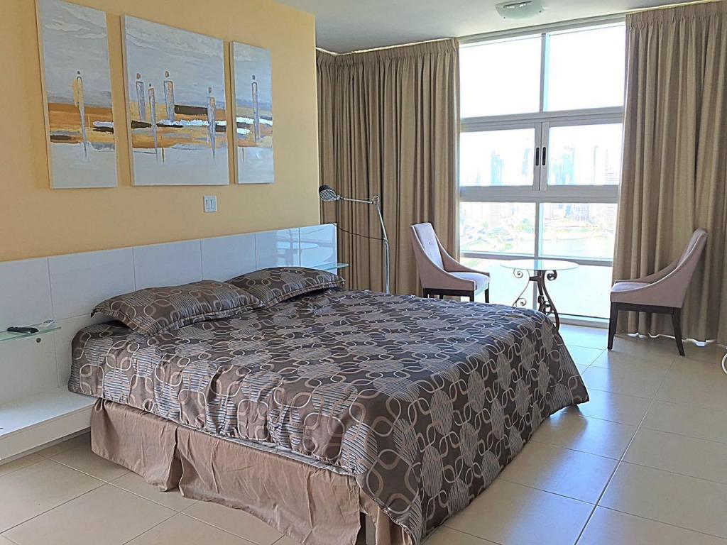 Cl-17-3859 espectacular apartamento en la avenida balboa totalmente amoblado 