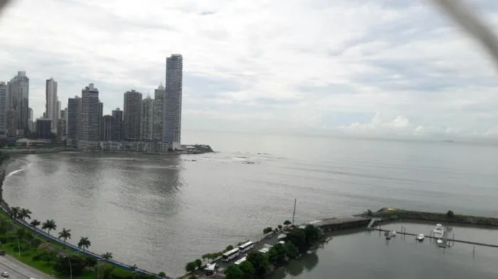  excelente apartamento en avenida balboa — 2