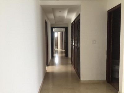 Apartamento luxuoso, espaçoso e luminoso localizado em frente ao mar com uma bela vista, o apartame