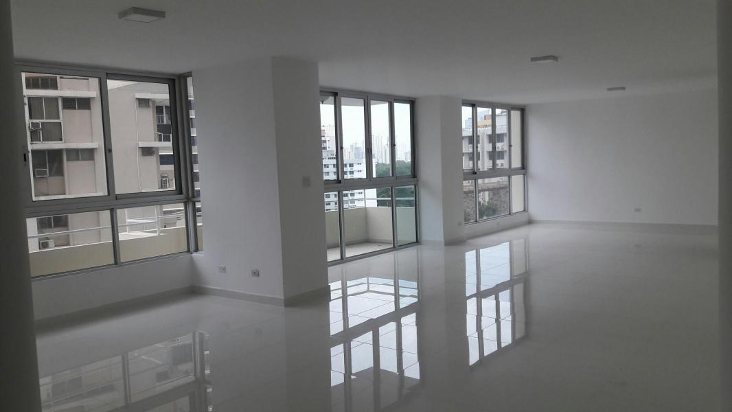  spacious apartment for rent in avenida balboa