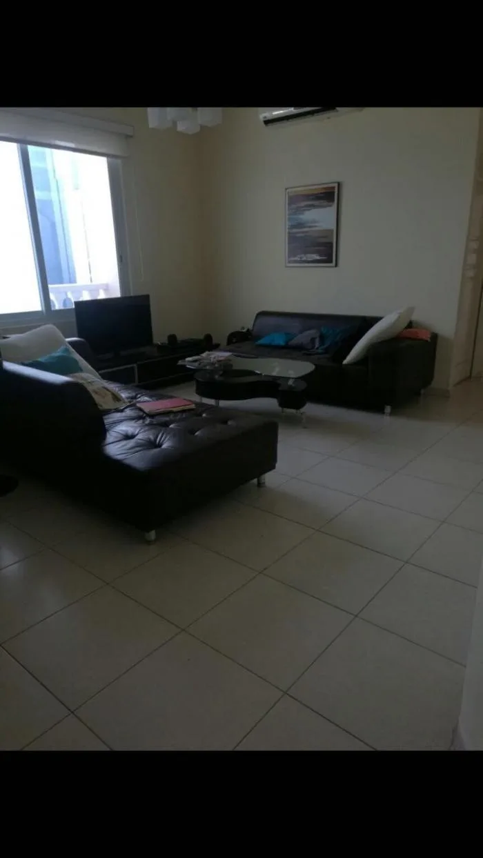 Alquilo amplio apartamento 150m en ave balboa. — 5