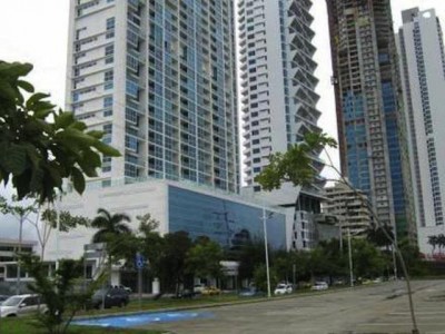 Se alquila bellísimo apartamento completamente amoblado. posee una (1) amplia habitación con baño