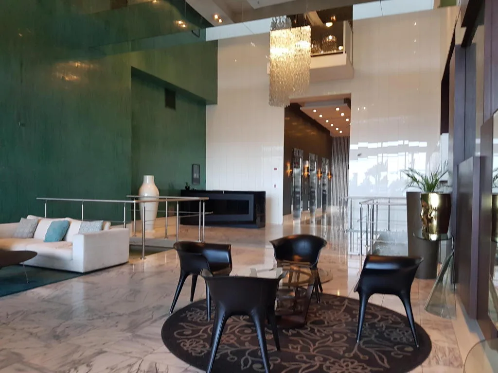 Se alquila exclusivo apartamento en av balboa #17-4330 lf