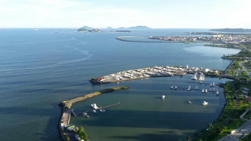 17-4444. alquiler de apartamento frente al mar, avenida balboa. mh — 2