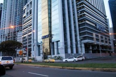 Spectacular office in the renowned torre bicsa, strategic location, first class finishes, air condit