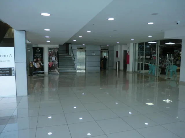  excelente oportunidad de tener tu oficina o local en avenida balboa   — 2